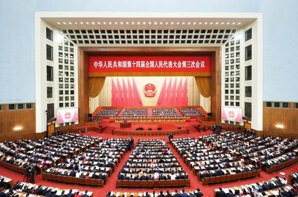 太阳集团tyc4633股份党员观看第十四届全国人大三次会议开幕盛况